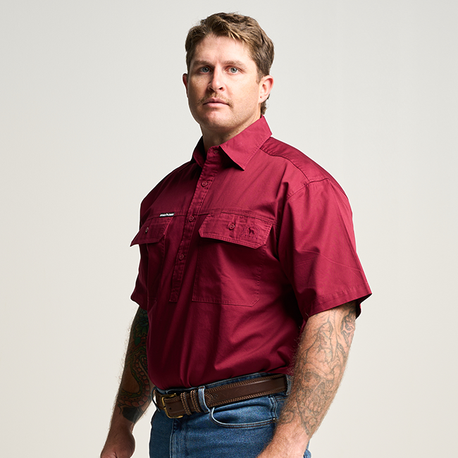 KILCOY | Mens Half Button Short Sleeve Work Shirt - Burgundy